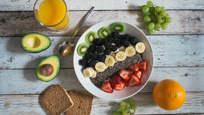 Tipy na výživnou rostlinnou snídani (+ 5 nápadů)